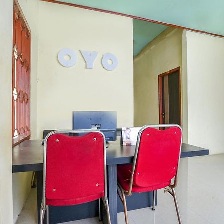 Oyo Life 2502 Syariah Triantama Kost Otel Palembang Dış mekan fotoğraf
