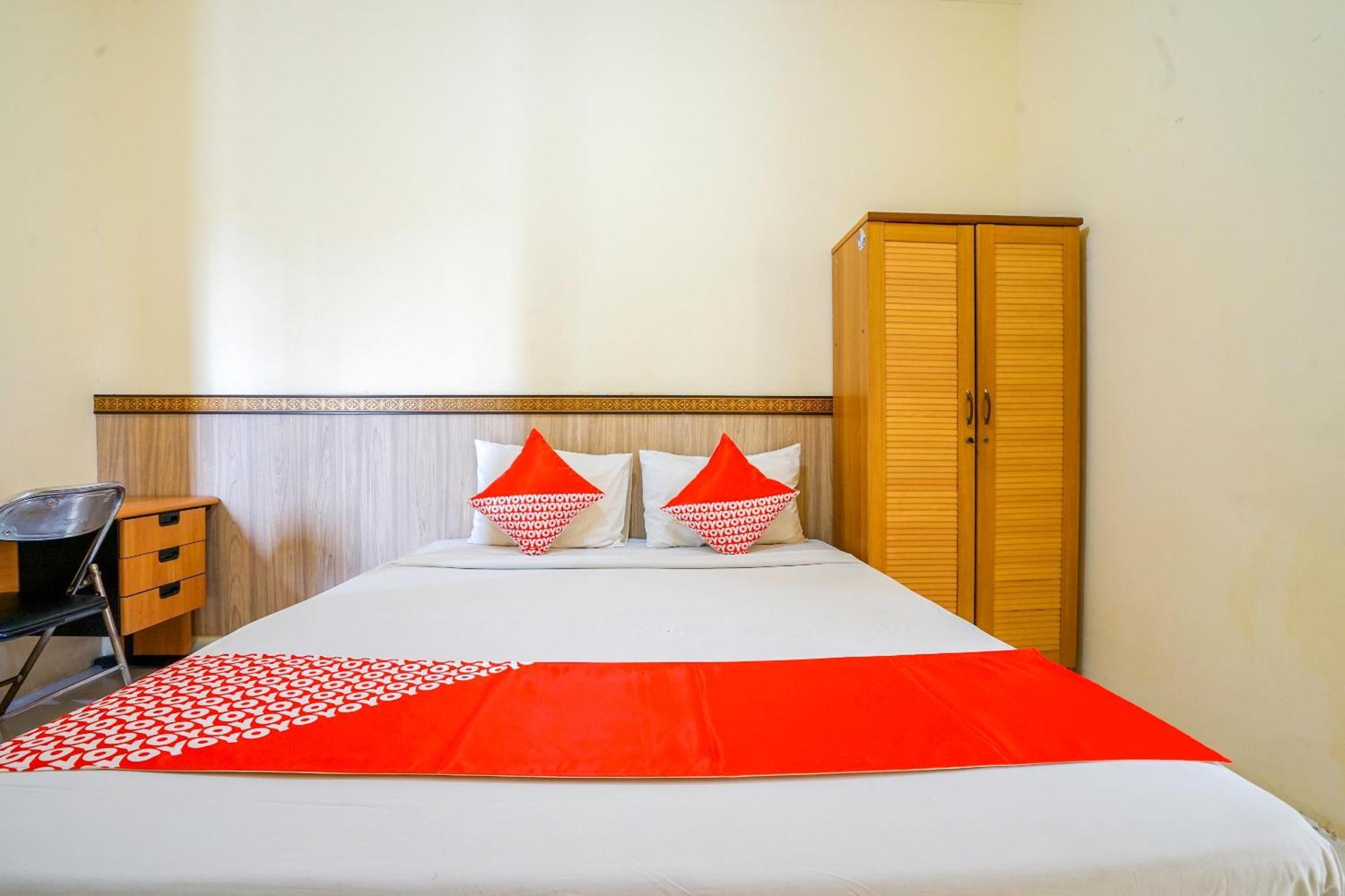Oyo Life 2502 Syariah Triantama Kost Otel Palembang Dış mekan fotoğraf