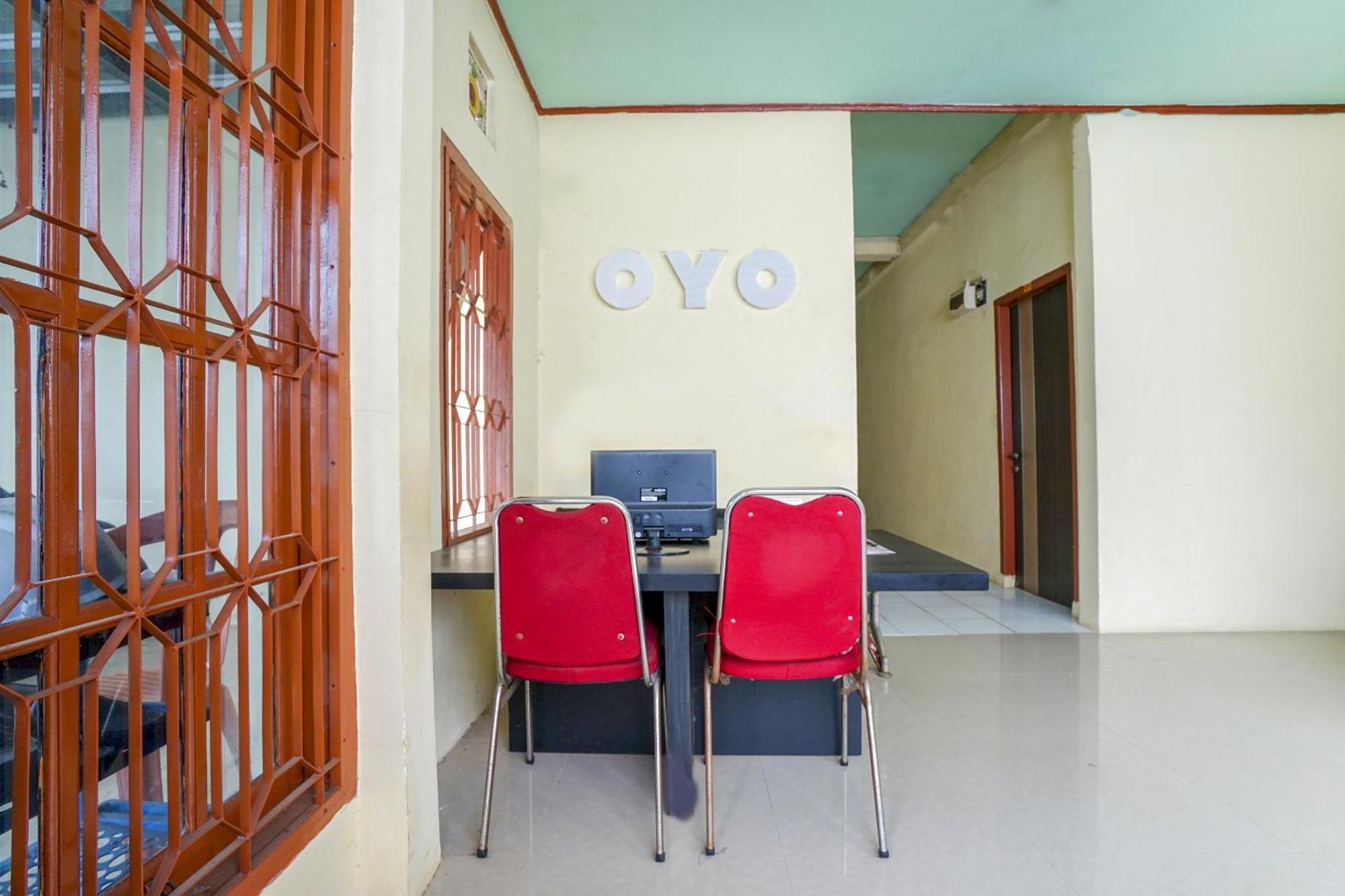 Oyo Life 2502 Syariah Triantama Kost Otel Palembang Dış mekan fotoğraf