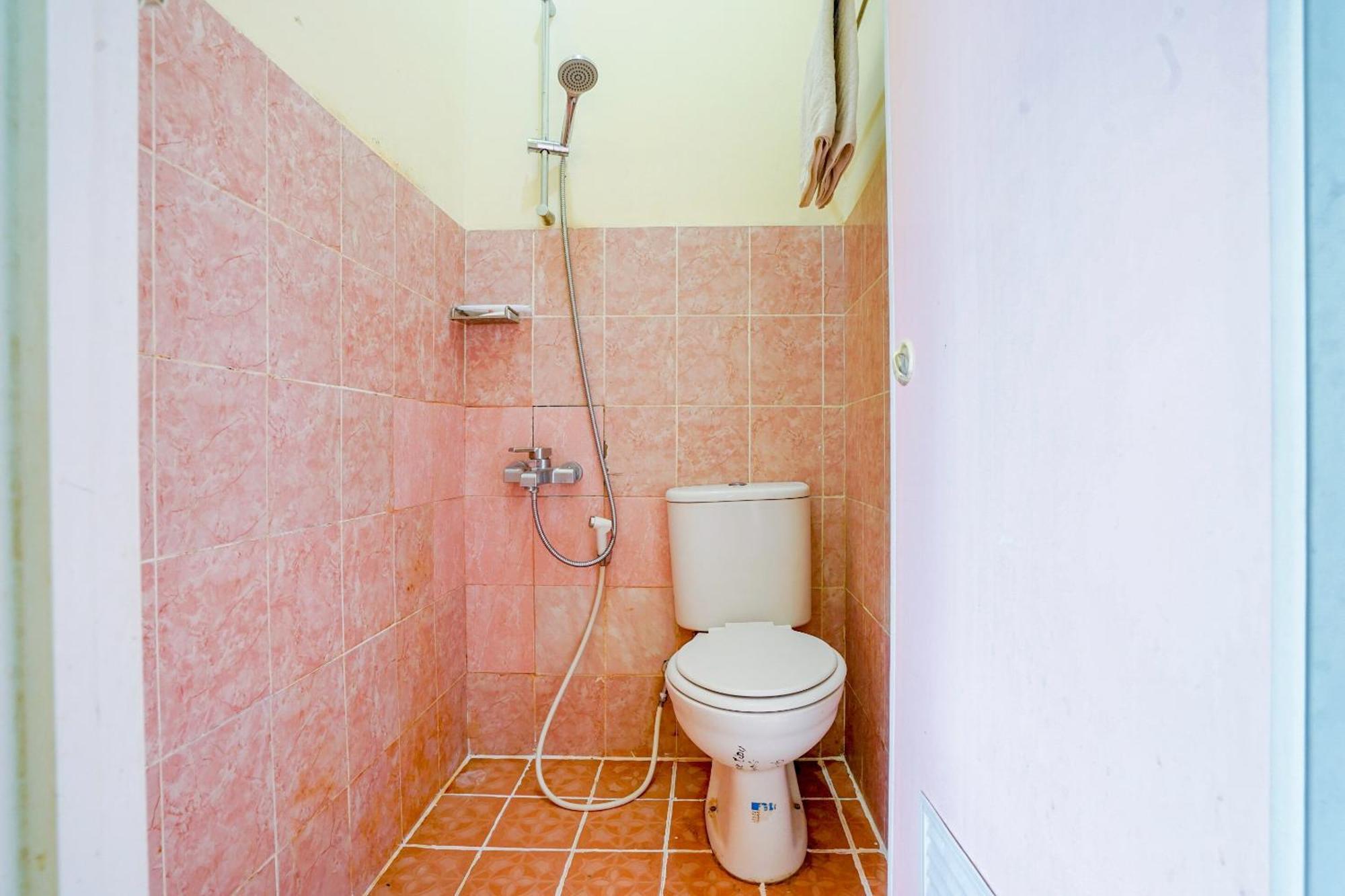 Oyo Life 2502 Syariah Triantama Kost Otel Palembang Dış mekan fotoğraf