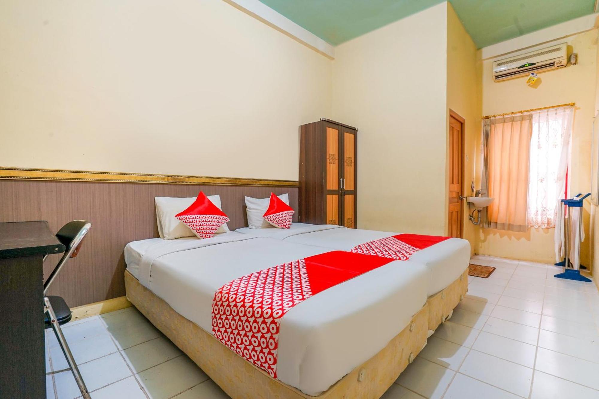 Oyo Life 2502 Syariah Triantama Kost Otel Palembang Dış mekan fotoğraf