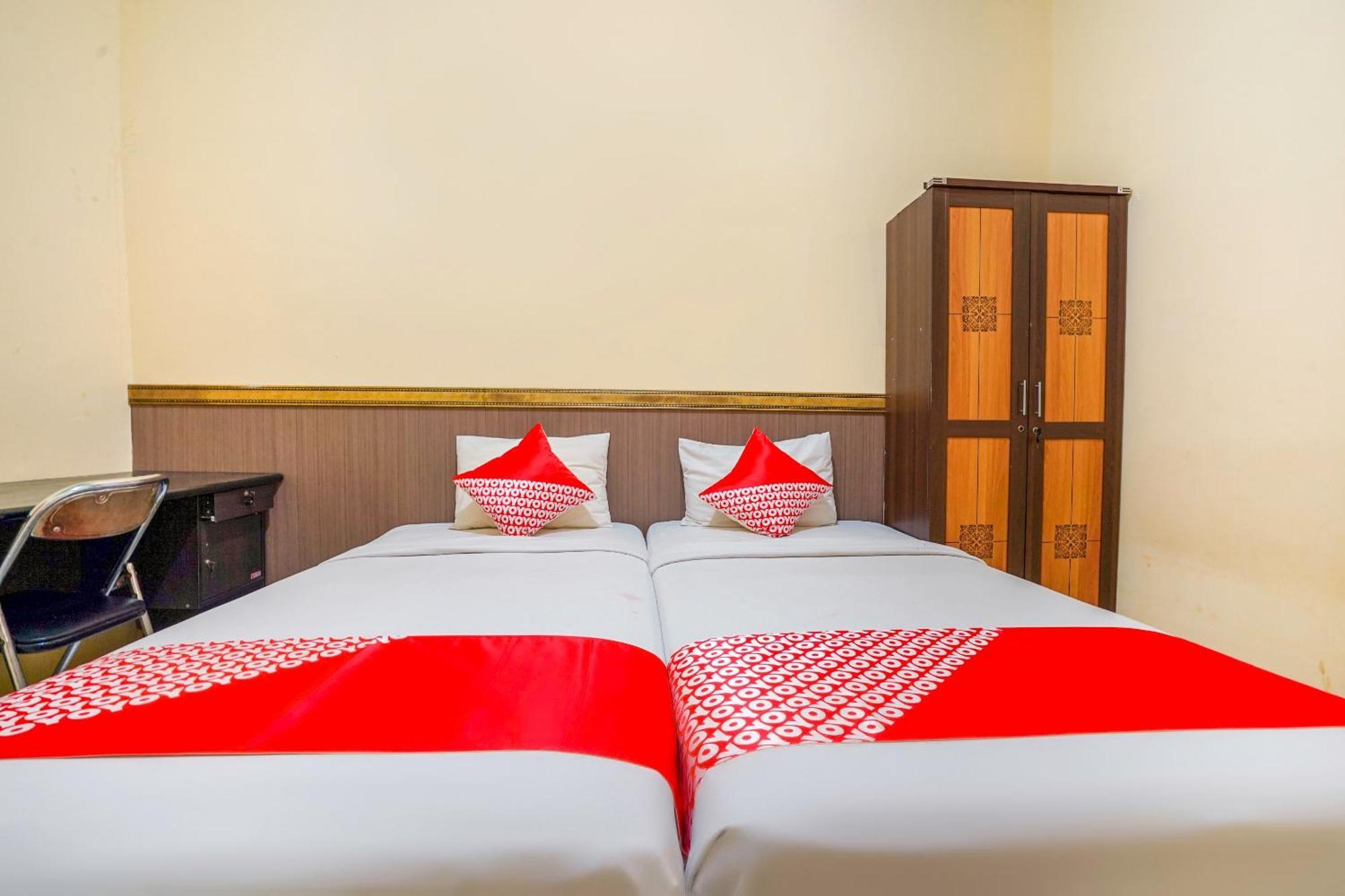 Oyo Life 2502 Syariah Triantama Kost Otel Palembang Dış mekan fotoğraf